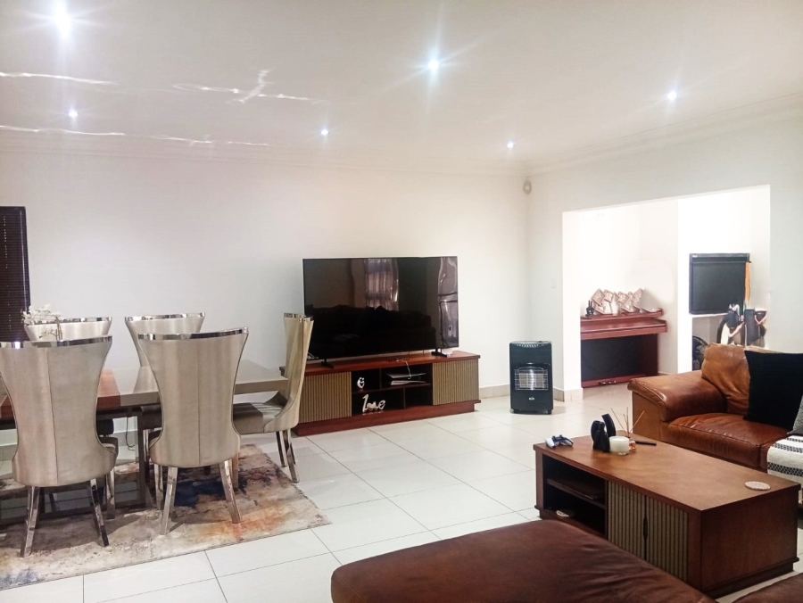 4 Bedroom Property for Sale in Heuwelsig Free State